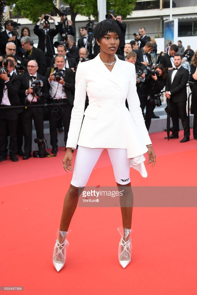 Chùm ảnh: Những trang phục kì lạ và độc đáo nhất LHP Cannes 2018 Chùm ảnh: Những trang phục kì lạ và độc đáo nhất LHP Cannes 2018